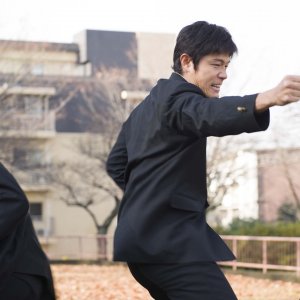 HK: Forbidden Super Hero - Ryohei Suzuki in comnbattimento