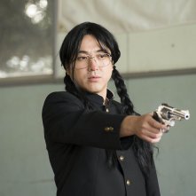 HK: Forbidden Super Hero - Tsuyoshi Muro impugna la pistola