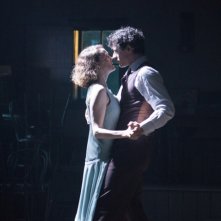 Jimmy S Hall Barry Ward In Una Scena Di Ballo Con Simone Kirby 366913