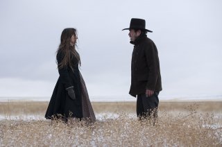 The Homesman: Tommy Lee Jones e Grace Gummer in una scena