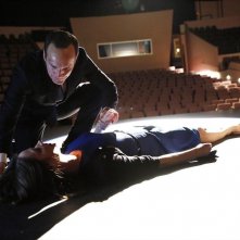 Agents of S.H.I.E.L.D.: Clark Gregg con Amy Acker nell'episodio The Only Light in the Darkness, prima stagione