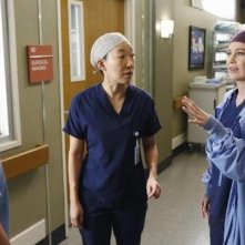Grey's Anatomy: Ellen Pompeo e Sandra Oh nell'episodio Change of Heart, decima stagione