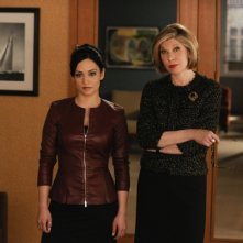 The Good Wife: Christine Baranski e Archie Panjabi nell'episodio All Tapped Out