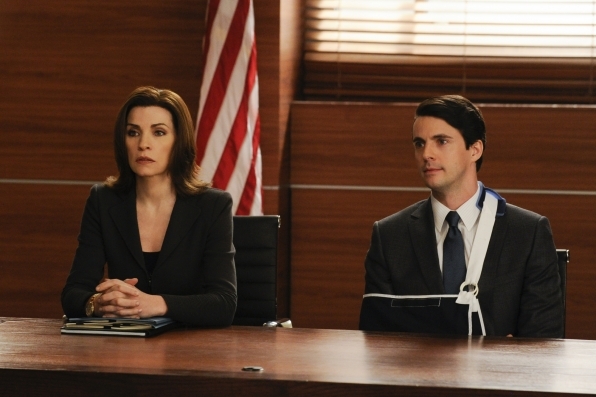The Good Wife: Julianna Margulies insieme a Matthew Goode in una scena dell'episodio All Tapped Out
