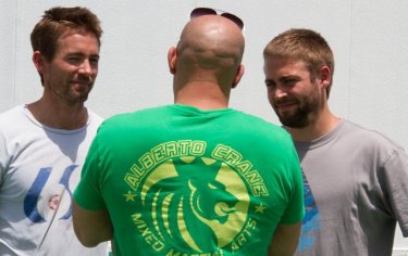 Fast & Furious 7: Vin Diesel di spalle insieme a Caleb e Cody Walker, fratelli di Paul