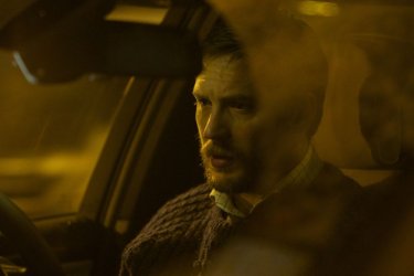 Locke: Tom Hardy in lacrime in una scena del film