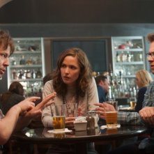 Neighbors: Seth Rogen e Rose Byrne a tavola con Ike Barinholtz