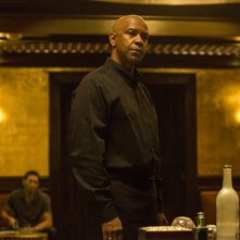 The Equalizer - Il vendicatore: Denzel Washington in una scena del film