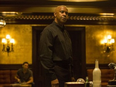 The Equalizer - Il vendicatore: Denzel Washington in una scena del film
