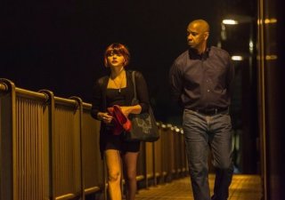 The Equalizer - Il vendicatore: Denzel Washington passeggia insieme a Chloe Moretz