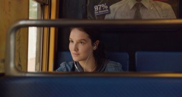 Bird People: Anaïs Demoustier in una scena del film