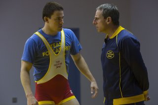 Foxcatcher: Steve Carell insieme a Channing Tatum in una scena del film