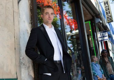 Maps to the Stars: Robert Pattinson in una scena del film