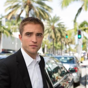 Maps to the Stars: Robert Pattinson in una scena tratta dal film