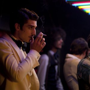 Saint Laurent: Louis Garrel in una scena