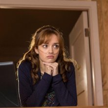 Bates Motel: Olivia Cooke in una scena dell'episodio The Box, della seconda stagione