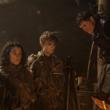 Il trono di spade: Ellie Kendrick, Thomas Brodie-Sangster e Burn Gorman nell'episodio Oathkeeper, della quarta stagione