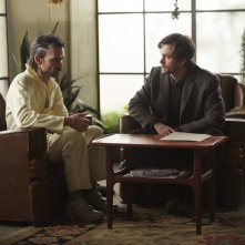 Hannibal: Hugh Dancy e Jeremy Davies nell'episodio Shiizakana, seconda stagione