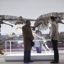 Hannibal: Mark O'Brien  e Laurence Fishburne nell'episodio Shiizakana, seconda stagione