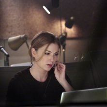 Revenge: Emily VanCamp nell'episodio Impetus, terza stagione