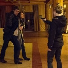 The Following: Shane McRae, Natalie Zea, Valorie Curry nell'episodio Forgive, finale seconda stagione