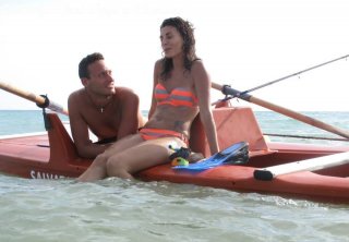 Vacanz...ieri oggi e domani: Fabio Massa in una scena del film con Martina Liberti