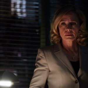 Arrow: Susanna Thompson nell'episodio L'ultima vittima, della prima stagione