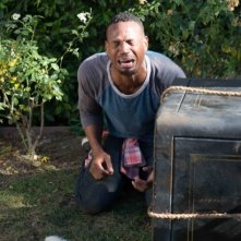 Ghost Movie 2 - Questa volta è guerra: Marlon Wayans in lacrime in una buffa scena del film