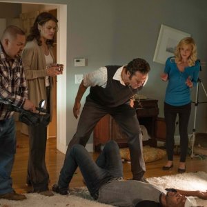 Ghost Movie 2 - Questa volta è guerra: una concitata scena di gruppo tratta dal film