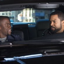 Poliziotto in prova: Kevin Hart e Ice Cube in una scena della commedia poliziesca