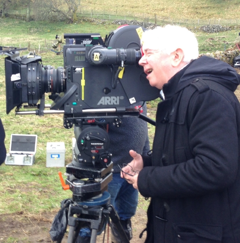 Sunset Song: il regista Terence Davies sul set