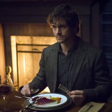 Hannibal: il protagonista Hugh Dancy nell'episodio Naka-Choko della seconda stagione