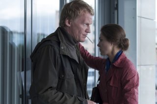 Leviathan: Aleksey Serebryako con Elena Lyadova in una scena del film