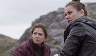 Leviathan: Elena Lyadova in una scena del film con Anna Ukolova