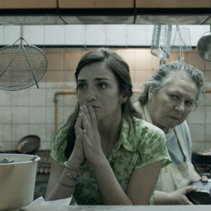 Wild Tales: Erica Rivas con Rita Cortese in una scena