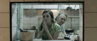 Wild Tales: Erica Rivas con Rita Cortese in una scena