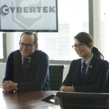 Agents of S.H.I.E.L.D.: Ming-Na Wen con Clark Gregg  in una scena dell'episodio Ragtag