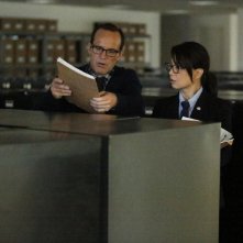 Agents of S.H.I.E.L.D.: Ming-Na Wen e Clark Gregg in una scena di Ragtag
