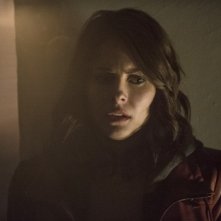 Arrow: un'immagine di Willa Holland nell'episodio Streets of Fire, seconda stagione