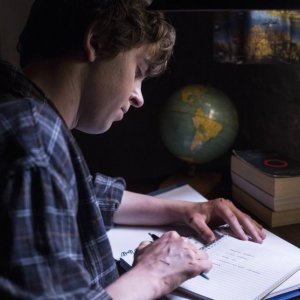 Bates Motel: Freddie Highmore nell'episodio The Immutable Truth, seconda stagione