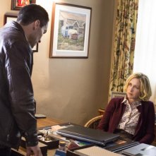 Bates Motel: Vera Farmiga e Nestor Carbonell nell'episodio The Immutable Truth, seconda stagione