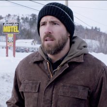 Captives: Ryan Reynolds in una scena