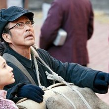 Coming home: Chen Daoming insieme a Zhang Huiwen in una scena