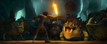 Dragon Trainer 2: Hiccup allena i suoi draghi in una scena del film