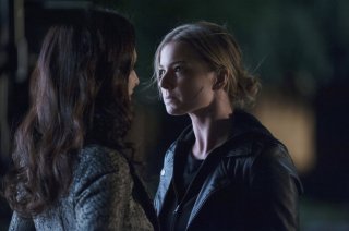 Revenge: Emily VanCamp con Madeleine Stowe nell'episodio Execution della terza stagione