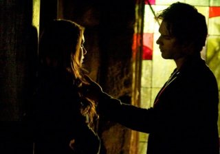 The Vampire Diaries: Ian Somerhalder e Nina Dobrev nell'episodio Home, finale della quinta stagione