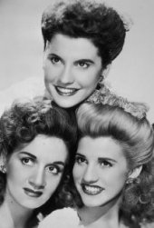 Una foto di The Andrews Sisters