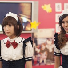 Musashino-sen No Shimai: Natsuki Kato e Sayaka Nakaya vestite da cameriere