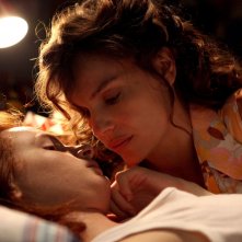 Piu Buio Di Mezzanotte Davide Capone Con Micaela Ramazzoti In Una Tenera Scena 373336