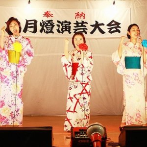 Rokugatsudou no sanshimai: cantanti in azione